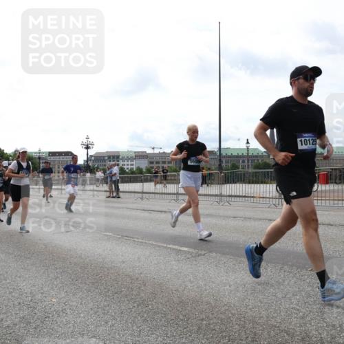29.06.2025 - hella hamburg halbmarathon Lena Gebhardt http://msf.ph/oto/8310744 29.06.2025 10:21:58 Lombardsbrücke 6805, 360, 10125, 1003, 1072, 1158, 1191, 1250, 1294, 1419, 1668, 1958, 1963, 2009, 2063, 2172, 2315, 2353, 2514, 2529, 2744, 3050, 3172, 3458, 3606, 3768, 3770, 3825, 3826, 3995, 4046, 4289, 4366, 4375, 4376, 4697, 5122, 5412, 5641, 5759, 5957, 6086, 6475, 6676, 6805, 6881, 6977, 7075, 7162, 7612, 7672, 8286, 8431, 8715, 8860, 8884, 8896, 8954, 8959, 9002, 9062, 9369, 9483, 9499, 9532, 10874 meine-sportfotos.de