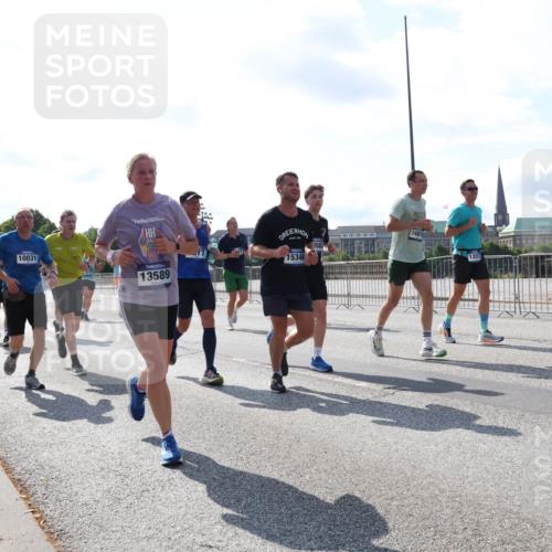 29.06.2025 - hella hamburg halbmarathon Lena Gebhardt http://msf.ph/oto/8310765 29.06.2025 09:59:49 Lombardsbrücke 18495, 10031, 13589, 15344, 3503, 1481, 1006, 1125, 1264, 1319, 1334, 1366, 1595, 1642, 1834, 1914, 1955, 2099, 2282, 2348, 2364, 2391, 2432, 2582, 2584, 2630, 2676, 2677, 2910, 3279, 3668, 3836, 4013, 4231, 4426, 4772, 4796, 4837, 5015, 5134, 5277, 5299, 5341, 5465, 6174, 6201, 6202, 6414, 6415, 6416, 6462, 6581, 6587, 7037, 7833, 8330, 8520, 8542, 8652, 8846, 8929, 9142, 9488, 9903, 9907, 9922, 9984, 10020, 10031, 11039, 11568, 11844 meine-sportfotos.de