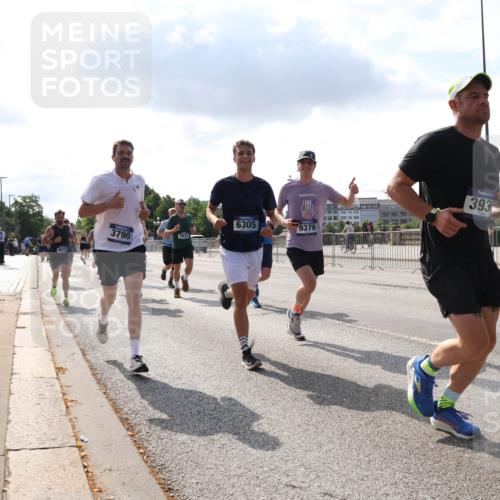 29.06.2025 - hella hamburg halbmarathon Lena Gebhardt http://msf.ph/oto/8310805 29.06.2025 09:47:07 Lombardsbrücke 6032, 6305, 9376, 3790, 7831, 393, 1002, 1053, 1396, 1407, 1411, 1577, 1910, 1959, 2121, 2228, 2243, 2563, 2774, 2836, 3005, 3783, 3790, 3935, 4246, 4740, 5048, 5152, 5193, 5660, 5961, 6032, 6305, 6473, 6683, 6915, 7080, 7466, 7622, 7628, 7831, 7867, 7972, 8312, 8323, 8366, 9376, 9508, 9519, 10477, 10771, 10927, 11055, 11370, 11806, 11898, 12137, 12204, 12447, 12899, 13148, 13199, 13493, 13494, 13729, 13771, 13972, 13991, 14069, 14310, 14385 meine-sportfotos.de