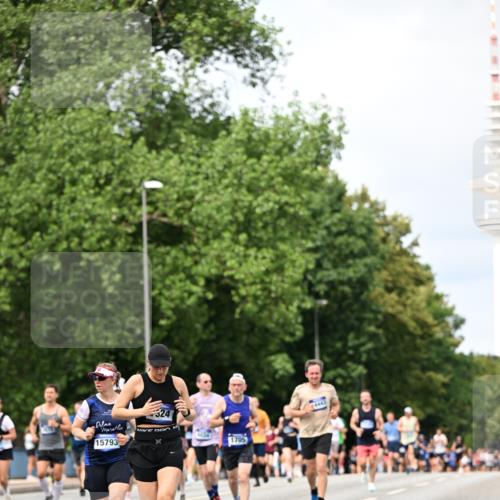 29.06.2025 - hella hamburg halbmarathon Dr. Thomas Lammeyer http://msf.ph/oto/8310844 29.06.2025 10:38:26 Kennedybrücke 1025, 1705, 1764, 1787, 2038, 2276, 2464, 2496, 2510, 2511, 2933, 3145, 3829, 4445, 4479, 4540, 4942, 5096, 5566, 5569, 5609, 5691, 6034, 6109, 6574, 6718, 6727, 6843, 7324, 7329, 7644, 8202, 8277, 8282, 9094, 9514, 10007, 10071, 10561, 10564, 11122, 11338, 11432 meine-sportfotos.de