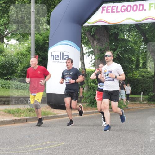 29.06.2025 - hella hamburg halbmarathon KatJ http://msf.ph/oto/8310869 29.06.2025 10:44:40 Zwischen KM18-KM19 2711, 7833, 8322 meine-sportfotos.de