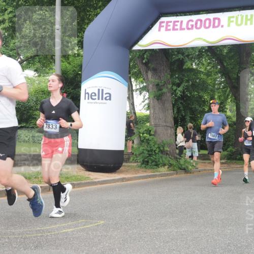 29.06.2025 - hella hamburg halbmarathon KatJ http://msf.ph/oto/8310926 29.06.2025 10:44:41 Zwischen KM18-KM19 2711, 7082, 7833, 8322 meine-sportfotos.de