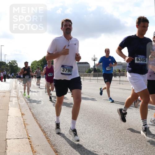29.06.2025 - hella hamburg halbmarathon Lena Gebhardt http://msf.ph/oto/8310931 29.06.2025 09:47:07 Lombardsbrücke 6032, 2836, 3790, 14388, 6305, 1002, 1053, 1396, 1407, 1411, 1577, 1910, 1959, 2121, 2228, 2243, 2563, 2774, 2836, 3005, 3783, 3790, 3935, 4246, 4740, 5048, 5152, 5193, 5660, 5961, 6032, 6305, 6473, 6683, 6915, 7080, 7466, 7622, 7628, 7831, 7867, 7972, 8312, 8323, 8366, 9376, 9508, 9519, 10477, 10771, 10927, 11055, 11370, 11806, 11898, 12137, 12204, 12447, 12899, 13148, 13199, 13493, 13494, 13729, 13771, 13972, 13991, 14069, 14310, 14385 meine-sportfotos.de
