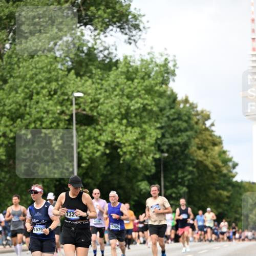 29.06.2025 - hella hamburg halbmarathon Dr. Thomas Lammeyer http://msf.ph/oto/8310949 29.06.2025 10:38:26 Kennedybrücke 1025, 1705, 1764, 1787, 2038, 2276, 2464, 2496, 2510, 2511, 2933, 3145, 3829, 4445, 4479, 4540, 4942, 5096, 5566, 5569, 5609, 5691, 6034, 6109, 6574, 6718, 6727, 6843, 7324, 7329, 7644, 8202, 8277, 8282, 9094, 9514, 10007, 10071, 10561, 10564, 11122, 11338, 11432 meine-sportfotos.de