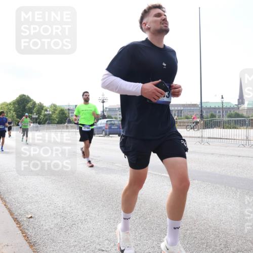 29.06.2025 - hella hamburg halbmarathon Lena Gebhardt http://msf.ph/oto/8310958 29.06.2025 10:12:17 Lombardsbrücke 1062, 1610, 1785, 1790, 1850, 2661, 2963, 2964, 3182, 3248, 3262, 3746, 4453, 4499, 4554, 5166, 5176, 5379, 5597, 5598, 6822, 6871, 6966, 7014, 7474, 9191, 9253, 9254, 9405, 9705, 10042, 10409, 10581, 10685, 11509, 11525, 11537, 11581, 11917, 13171, 13542, 13958, 14060, 14196, 14313, 14863, 14868, 15137, 16379, 16473, 16976, 17774, 18261, 18395, 18429, 18493, 18655 meine-sportfotos.de