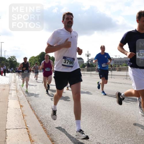 29.06.2025 - hella hamburg halbmarathon Lena Gebhardt http://msf.ph/oto/8310962 29.06.2025 09:47:08 Lombardsbrücke 6032, 2836, 3790, 14388, 6305, 1002, 1053, 1396, 1407, 1411, 1577, 1910, 1959, 2121, 2228, 2243, 2563, 2774, 2836, 3005, 3783, 3790, 3935, 4246, 4740, 5048, 5152, 5193, 5660, 5961, 6032, 6305, 6473, 6683, 6915, 7080, 7466, 7622, 7628, 7831, 7867, 7972, 8312, 8323, 8366, 9376, 9508, 9519, 10477, 10771, 10927, 11055, 11370, 11806, 11898, 12137, 12204, 12447, 12899, 13148, 13199, 13493, 13494, 13729, 13771, 13972, 13991, 14069, 14310, 14385 meine-sportfotos.de