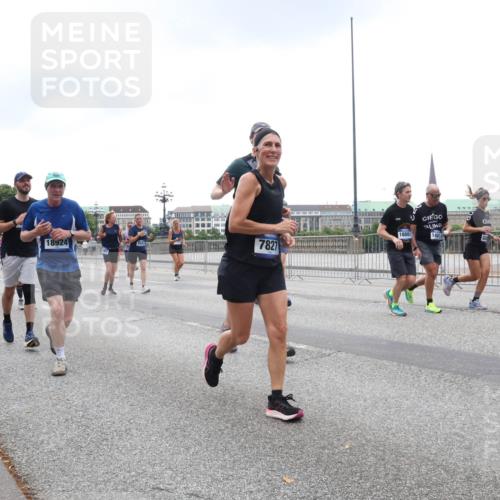 29.06.2025 - hella hamburg halbmarathon Lena Gebhardt http://msf.ph/oto/8310968 29.06.2025 10:46:59 Lombardsbrücke 18924, 5700, 7827, 18881, 140, 1073, 1185, 1286, 1363, 1371, 1375, 1593, 1607, 1720, 1961, 1999, 2162, 2211, 2320, 2327, 2537, 2555, 2556, 2665, 2981, 3277, 3406, 3407, 3469, 3734, 3823, 4184, 4202, 4239, 4296, 4342, 4355, 4483, 4604, 5111, 5114, 5700, 5796, 5953, 6124, 6161, 6485, 6496, 6740, 6879, 7073, 7412, 7430, 7431, 7767, 7827, 8131, 8477, 8486, 8551, 8553, 8684, 8706, 8967, 9691, 10230, 13969, 14261, 15852, 16882, 16987 meine-sportfotos.de