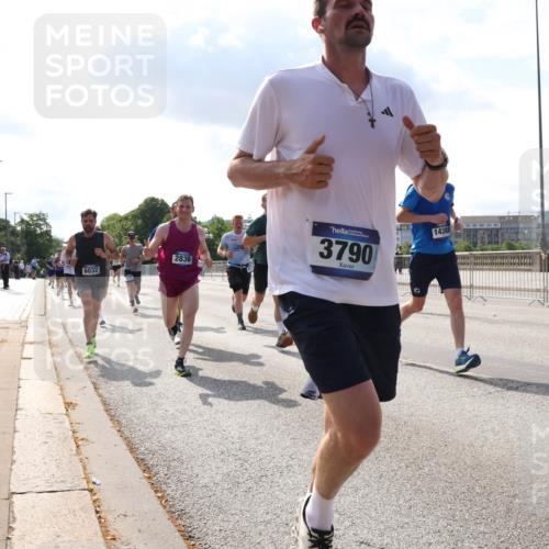 29.06.2025 - hella hamburg halbmarathon Lena Gebhardt http://msf.ph/oto/8311007 29.06.2025 09:47:08 Lombardsbrücke 6032, 2836, 3790, 14388, 1002, 1053, 1396, 1407, 1411, 1577, 1910, 1959, 2121, 2228, 2243, 2563, 2774, 2836, 3005, 3783, 3790, 3935, 4246, 4740, 5048, 5152, 5193, 5660, 5961, 6032, 6305, 6473, 6683, 6915, 7080, 7466, 7622, 7628, 7831, 7867, 7972, 8312, 8323, 8366, 9376, 9508, 9519, 10477, 10771, 10927, 11055, 11370, 11806, 11898, 12137, 12204, 12447, 12899, 13148, 13199, 13493, 13494, 13729, 13771, 13972, 13991, 14069, 14310, 14385 meine-sportfotos.de