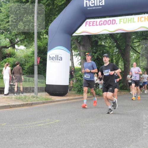 29.06.2025 - hella hamburg halbmarathon KatJ http://msf.ph/oto/8311040 29.06.2025 10:44:43 Zwischen KM18-KM19 2236, 2711, 7082, 7833, 8322 meine-sportfotos.de