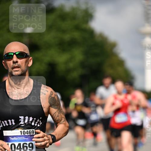 29.06.2025 - hella hamburg halbmarathon Dr. Thomas Lammeyer http://msf.ph/oto/8311046 29.06.2025 09:54:49 Kennedybrücke 1136, 1256, 1677, 1912, 1941, 1962, 2579, 2972, 3523, 3700, 3947, 4759, 4843, 4854, 4865, 4888, 4889, 5087, 5275, 5375, 6593, 6639, 6721, 6901, 7116, 7284, 7378, 7635, 7693, 8122, 8319, 8966, 9262, 9313, 9371, 9380, 9755, 9833, 9885, 10193, 10415, 10469 meine-sportfotos.de