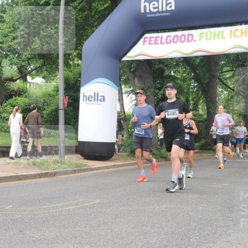 29.06.2025 - hella hamburg halbmarathon KatJ http://msf.ph/oto/8311086 29.06.2025 10:44:43 Zwischen KM18-KM19 2236, 2711, 7082, 7833, 8322 meine-sportfotos.de