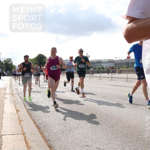 29.06.2025 - hella hamburg halbmarathon Lena Gebhardt http://msf.ph/oto/8311091 29.06.2025 09:47:08 Lombardsbrücke 6032, 2836, 7831, 3, 1002, 1053, 1396, 1407, 1411, 1577, 1910, 1959, 2121, 2228, 2243, 2563, 2774, 2836, 3005, 3783, 3790, 3935, 4246, 4740, 5048, 5152, 5193, 5660, 5961, 6032, 6305, 6473, 6683, 6915, 7080, 7466, 7622, 7628, 7831, 7867, 7972, 8312, 8323, 8366, 9376, 9508, 9519, 10477, 10771, 10927, 11055, 11370, 11806, 11898, 12137, 12204, 12447, 12899, 13148, 13199, 13493, 13494, 13729, 13771, 13972, 13991, 14069, 14310, 14385 meine-sportfotos.de