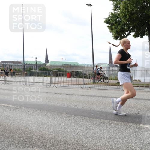 29.06.2025 - hella hamburg halbmarathon Lena Gebhardt http://msf.ph/oto/8311098 29.06.2025 10:21:59 Lombardsbrücke 0781, 36, 1003, 1072, 1158, 1191, 1250, 1294, 1419, 1668, 1958, 1963, 2009, 2063, 2172, 2315, 2353, 2514, 2529, 2744, 3050, 3172, 3458, 3606, 3768, 3770, 3995, 4046, 4289, 4366, 4375, 4376, 4697, 5122, 5412, 5641, 5759, 5957, 6086, 6475, 6676, 6805, 6881, 6977, 7075, 7162, 7612, 7672, 8286, 8431, 8715, 8860, 8884, 8896, 8954, 8959, 9002, 9062, 9369, 9483, 9532, 10874 meine-sportfotos.de