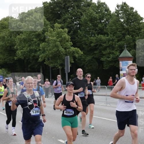 29.06.2025 - hella hamburg halbmarathon Jannik Wohlers http://msf.ph/oto/8311131 29.06.2025 10:38:29 Lombardsbrücke 56, 1232, 1390, 1451, 2524, 2534, 2693, 3307, 3745, 3927, 4257, 4320, 4964, 6062, 7263, 7849, 8367, 8583, 8747, 8783, 9455, 9708, 10072, 10554, 10604, 11059, 12028, 12072, 12722, 13060, 13922, 14557, 14558, 14856, 15755, 16181, 16346, 16388, 18050, 18504 meine-sportfotos.de