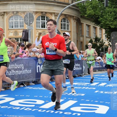 29.06.2025 - hella hamburg halbmarathon Strokosch-Dieckow http://msf.ph/oto/8311175 29.06.2025 10:57:02 Ziel 1485, 2282, 2759, 4261, 4299, 5033, 8669, 11043, 11143, 11212, 11638, 13691, 14139, 14408, 14588, 14678, 15097, 15726, 16470, 16909, 17617, 18208, 18719, 19091 meine-sportfotos.de