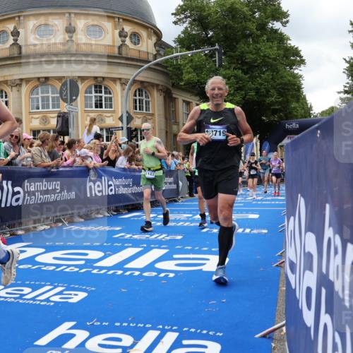 29.06.2025 - hella hamburg halbmarathon Strokosch-Dieckow http://msf.ph/oto/8311264 29.06.2025 10:57:03 Ziel 1485, 4261, 4299, 5033, 8669, 11043, 11143, 11212, 11638, 13691, 14139, 14408, 14588, 14678, 15726, 16470, 16909, 17617, 18208, 18719, 19091 meine-sportfotos.de