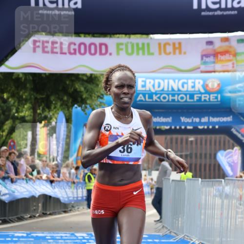 29.06.2025 - hella hamburg halbmarathon Strokosch-Dieckow http://msf.ph/oto/8311272 29.06.2025 10:11:55 Ziel 36 meine-sportfotos.de