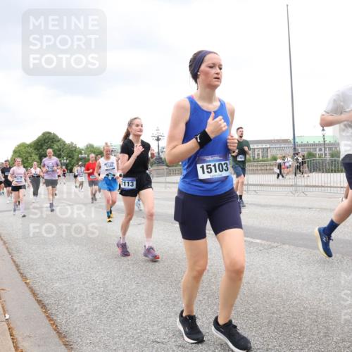 29.06.2025 - hella hamburg halbmarathon Lena Gebhardt http://msf.ph/oto/8311284 29.06.2025 10:56:30 Lombardsbrücke 5580, 1113, 15103, 14613, 12295, 1047, 1113, 1738, 1909, 2095, 2143, 2307, 2887, 2915, 2991, 3257, 3438, 3516, 3517, 3520, 3614, 3675, 3676, 3953, 3987, 4083, 4094, 4118, 4354, 4773, 4836, 5237, 5438, 5580, 5693, 5757, 5911, 5944, 6348, 6349, 6494, 6690, 6968, 7025, 7028, 7090, 7307, 7616, 7711, 8005, 8108, 8150, 8305, 8517, 8606, 8766, 8939, 8943, 9172, 9210, 9383, 9435, 9606, 9838, 9910, 9948, 9953, 10555, 10569, 10571, 10740, 10784, 10987 meine-sportfotos.de
