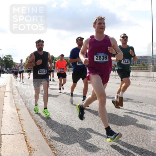 29.06.2025 - hella hamburg halbmarathon Lena Gebhardt http://msf.ph/oto/8311295 29.06.2025 09:47:09 Lombardsbrücke 6032, 16177, 195, 2836, 7831, 1002, 1053, 1396, 1407, 1411, 1577, 1910, 1959, 2121, 2228, 2243, 2563, 2774, 2836, 3005, 3783, 3790, 3935, 4246, 4740, 5152, 5193, 5660, 5961, 6032, 6305, 6473, 6683, 6915, 7080, 7466, 7622, 7628, 7831, 7867, 7972, 8312, 8323, 8366, 9376, 9508, 9519, 10477, 10771, 10927, 11055, 11370, 11806, 11898, 12137, 12204, 12447, 12899, 13148, 13199, 13493, 13494, 13729, 13771, 13972, 13991, 14069, 14310, 14385 meine-sportfotos.de