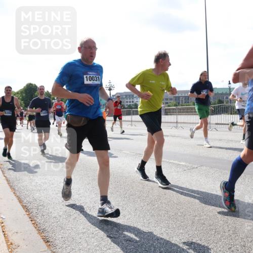 29.06.2025 - hella hamburg halbmarathon Lena Gebhardt http://msf.ph/oto/8311328 29.06.2025 09:59:50 Lombardsbrücke 8495, 15954, 10031, 139, 5271, 1006, 1125, 1264, 1319, 1334, 1366, 1595, 1642, 1834, 1914, 1955, 2099, 2282, 2348, 2364, 2391, 2432, 2447, 2582, 2584, 2630, 2676, 2677, 2910, 3279, 3668, 3836, 4013, 4231, 4426, 4632, 4772, 4796, 4837, 5015, 5134, 5277, 5299, 5341, 5465, 6174, 6201, 6202, 6414, 6415, 6462, 6581, 6587, 7833, 8330, 8520, 8542, 8652, 8846, 8929, 9142, 9488, 9903, 9907, 9922, 9984, 10020, 10031, 11039, 11568, 11844 meine-sportfotos.de