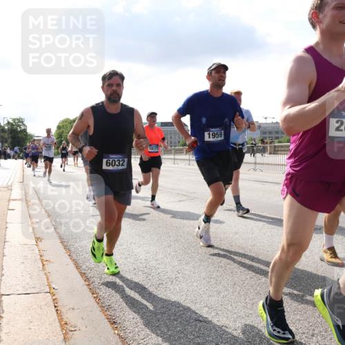 29.06.2025 - hella hamburg halbmarathon Lena Gebhardt http://msf.ph/oto/8311337 29.06.2025 09:47:09 Lombardsbrücke 6032, 16177, 1959, 2836, 1002, 1053, 1396, 1407, 1411, 1577, 1910, 1959, 2121, 2228, 2243, 2563, 2774, 2836, 3005, 3783, 3790, 3935, 4246, 4740, 5152, 5193, 5660, 5961, 6032, 6305, 6473, 6683, 6915, 7080, 7466, 7622, 7628, 7831, 7867, 7972, 8312, 8323, 8366, 9376, 9508, 9519, 10477, 10771, 10927, 11055, 11370, 11806, 11898, 12137, 12204, 12447, 12899, 13148, 13199, 13493, 13494, 13729, 13771, 13972, 13991, 14069, 14310, 14385 meine-sportfotos.de