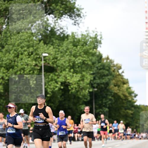 29.06.2025 - hella hamburg halbmarathon Dr. Thomas Lammeyer http://msf.ph/oto/8311342 29.06.2025 10:38:27 Kennedybrücke 1025, 1705, 1764, 1787, 2038, 2276, 2464, 2496, 2510, 2511, 2933, 3145, 3829, 4445, 4479, 4540, 4942, 5096, 5566, 5569, 5609, 5691, 6034, 6105, 6109, 6574, 6718, 6727, 6843, 7324, 7329, 7644, 8202, 8282, 9094, 9514, 10007, 10071, 10561, 10564, 11122, 11245, 11338, 11432 meine-sportfotos.de