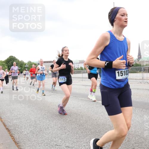 29.06.2025 - hella hamburg halbmarathon Lena Gebhardt http://msf.ph/oto/8311363 29.06.2025 10:56:30 Lombardsbrücke 9435, 18247, 1766, 1113, 173, 15103, 225, 5693, 1047, 1113, 1738, 1909, 2095, 2143, 2307, 2887, 2915, 2991, 3257, 3438, 3516, 3517, 3520, 3614, 3675, 3676, 3953, 3987, 4083, 4094, 4118, 4354, 4773, 4836, 5237, 5438, 5580, 5693, 5757, 5911, 5944, 6348, 6349, 6494, 6690, 6968, 7025, 7028, 7090, 7307, 7616, 7711, 8005, 8108, 8150, 8305, 8517, 8606, 8766, 8939, 8943, 9172, 9210, 9383, 9435, 9606, 9838, 9910, 9948, 9953, 10555, 10569, 10571, 10740, 10784, 10987 meine-sportfotos.de