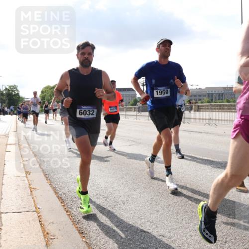 29.06.2025 - hella hamburg halbmarathon Lena Gebhardt http://msf.ph/oto/8311371 29.06.2025 09:47:09 Lombardsbrücke 6032, 16177, 1959, 2836, 1002, 1053, 1396, 1407, 1411, 1577, 1910, 1959, 2121, 2228, 2243, 2563, 2774, 2836, 3005, 3783, 3790, 3935, 4246, 4740, 5152, 5193, 5660, 5961, 6032, 6305, 6473, 6683, 6915, 7080, 7466, 7622, 7628, 7831, 7867, 7972, 8312, 8323, 8366, 9376, 9508, 9519, 10477, 10771, 10927, 11055, 11370, 11806, 11898, 12137, 12204, 12447, 12899, 13148, 13199, 13493, 13494, 13729, 13771, 13972, 13991, 14069, 14310, 14385 meine-sportfotos.de