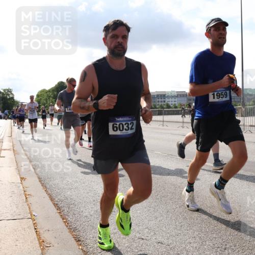 29.06.2025 - hella hamburg halbmarathon Lena Gebhardt http://msf.ph/oto/8311393 29.06.2025 09:47:09 Lombardsbrücke 140, 6032, 1959, 88888, 1002, 1053, 1396, 1407, 1411, 1577, 1910, 1959, 2121, 2228, 2243, 2563, 2774, 2836, 3005, 3783, 3790, 3935, 4246, 4740, 5152, 5193, 5660, 5961, 6032, 6305, 6473, 6683, 6915, 7080, 7466, 7622, 7628, 7831, 7867, 7972, 8312, 8323, 8366, 9376, 9508, 9519, 10477, 10771, 10927, 11055, 11370, 11806, 11898, 12137, 12204, 12447, 12899, 13148, 13199, 13493, 13494, 13729, 13771, 13972, 13991, 14069, 14310, 14385 meine-sportfotos.de