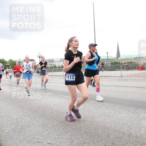 29.06.2025 - hella hamburg halbmarathon Lena Gebhardt http://msf.ph/oto/8311410 29.06.2025 10:56:31 Lombardsbrücke 1741, 18247, 876, 2915, 5580, 9383, 1113, 1047, 1113, 1738, 1909, 2095, 2143, 2307, 2887, 2915, 2991, 3257, 3418, 3438, 3516, 3517, 3520, 3614, 3675, 3676, 3953, 3987, 4083, 4094, 4118, 4354, 4773, 4836, 5237, 5438, 5580, 5693, 5757, 5911, 5944, 6348, 6349, 6690, 6968, 7025, 7028, 7090, 7307, 7711, 8005, 8108, 8150, 8305, 8517, 8606, 8766, 8939, 8943, 9172, 9210, 9383, 9435, 9606, 9910, 9948, 9953, 10555, 10569, 10571, 10740, 10784, 10987 meine-sportfotos.de