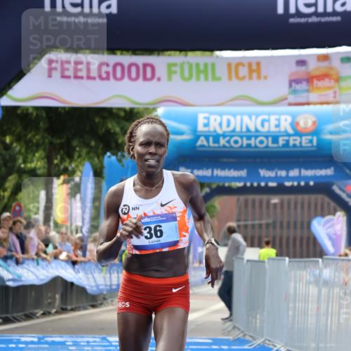 29.06.2025 - hella hamburg halbmarathon Strokosch-Dieckow http://msf.ph/oto/8311412 29.06.2025 10:11:55 Ziel 36 meine-sportfotos.de