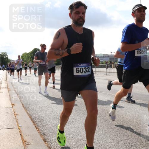 29.06.2025 - hella hamburg halbmarathon Lena Gebhardt http://msf.ph/oto/8311415 29.06.2025 09:47:09 Lombardsbrücke 1407, 6032, 1959, 88888, 1002, 1053, 1396, 1407, 1411, 1577, 1910, 1959, 2121, 2228, 2243, 2563, 2774, 2836, 3005, 3783, 3790, 3935, 4246, 4740, 5152, 5193, 5660, 5961, 6032, 6305, 6473, 6683, 6915, 7080, 7466, 7622, 7628, 7831, 7867, 7972, 8312, 8323, 8366, 9376, 9508, 9519, 10477, 10771, 10927, 11055, 11370, 11806, 11898, 12137, 12204, 12447, 12899, 13148, 13199, 13493, 13494, 13729, 13771, 13972, 13991, 14069, 14310, 14385 meine-sportfotos.de