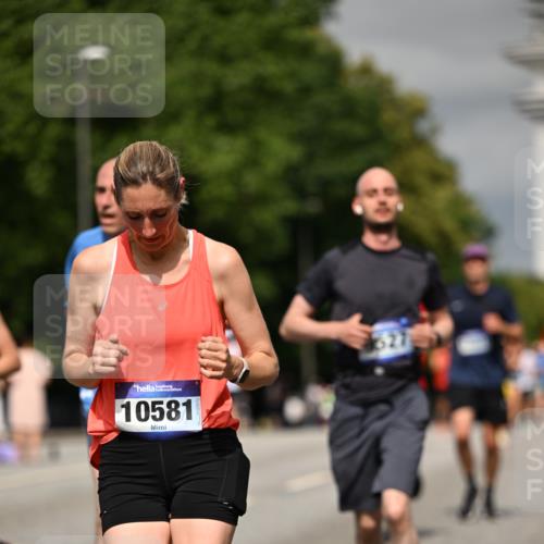 29.06.2025 - hella hamburg halbmarathon Dr. Thomas Lammeyer http://msf.ph/oto/8311436 29.06.2025 10:17:09 Kennedybrücke 1007, 1328, 1859, 2961, 3218, 3729, 4187, 4554, 4950, 5597, 5598, 6026, 7346, 7873, 8115, 8279, 8913, 9128, 9527, 10581 meine-sportfotos.de