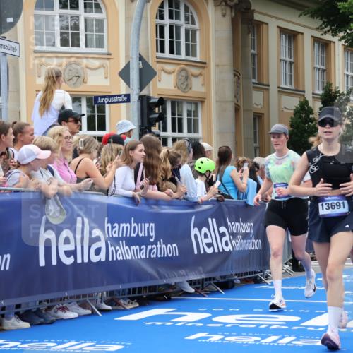 29.06.2025 - hella hamburg halbmarathon Strokosch-Dieckow http://msf.ph/oto/8311440 29.06.2025 10:57:06 Ziel 1387, 1485, 1877, 4167, 4261, 4299, 4940, 9884, 11143, 11612, 11638, 13691, 13750, 14139, 14408, 14588, 15110, 15664, 15726, 16470, 16909, 17617, 17660, 17993, 18208, 18719, 19091, 19184 meine-sportfotos.de