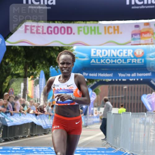 29.06.2025 - hella hamburg halbmarathon Strokosch-Dieckow http://msf.ph/oto/8311510 29.06.2025 10:11:55 Ziel 36 meine-sportfotos.de