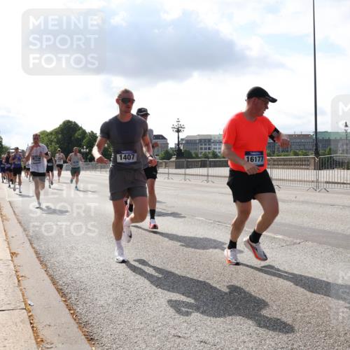 29.06.2025 - hella hamburg halbmarathon Lena Gebhardt http://msf.ph/oto/8311557 29.06.2025 09:47:10 Lombardsbrücke 1407, 16177, 1002, 1053, 1396, 1407, 1411, 1577, 1910, 1959, 2121, 2228, 2243, 2563, 2774, 2836, 3005, 3783, 3790, 3935, 4246, 4740, 5152, 5193, 5660, 5961, 6032, 6305, 6473, 6915, 7080, 7466, 7622, 7628, 7831, 7867, 7972, 8312, 8323, 8366, 9171, 9376, 9508, 9519, 10477, 10771, 10927, 11055, 11370, 11806, 11898, 12137, 12204, 12899, 13148, 13199, 13493, 13494, 13729, 13771, 13972, 13991, 14069, 14310, 14385 meine-sportfotos.de
