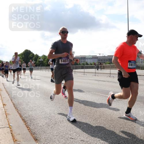 29.06.2025 - hella hamburg halbmarathon Lena Gebhardt http://msf.ph/oto/8311592 29.06.2025 09:47:10 Lombardsbrücke 16645, 1407, 16177, 1002, 1053, 1396, 1407, 1411, 1577, 1910, 1959, 2121, 2228, 2243, 2563, 2774, 2836, 3005, 3783, 3790, 3935, 4246, 4740, 5152, 5193, 5660, 5961, 6032, 6305, 6473, 6915, 7080, 7466, 7622, 7628, 7831, 7867, 7972, 8312, 8323, 8366, 9171, 9376, 9508, 9519, 10477, 10771, 10927, 11055, 11370, 11806, 11898, 12137, 12204, 12899, 13148, 13199, 13493, 13494, 13729, 13771, 13972, 13991, 14069, 14310, 14385 meine-sportfotos.de
