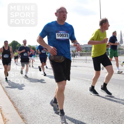 29.06.2025 - hella hamburg halbmarathon Lena Gebhardt http://msf.ph/oto/8311602 29.06.2025 09:59:51 Lombardsbrücke 18495, 15954, 8402, 10031, 1006, 1125, 1264, 1319, 1334, 1366, 1595, 1642, 1834, 1914, 1955, 2099, 2282, 2348, 2364, 2391, 2432, 2447, 2582, 2584, 2630, 2676, 2677, 2910, 3279, 3668, 3836, 4013, 4231, 4426, 4632, 4772, 4796, 4837, 5015, 5134, 5277, 5299, 5341, 5465, 6174, 6201, 6202, 6414, 6415, 6462, 6581, 6587, 7833, 8330, 8520, 8542, 8652, 8846, 8929, 9142, 9488, 9903, 9907, 9984, 10020, 10031, 11039, 11568, 11844 meine-sportfotos.de