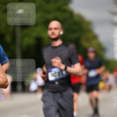 29.06.2025 - hella hamburg halbmarathon Dr. Thomas Lammeyer http://msf.ph/oto/8311661 29.06.2025 10:17:10 Kennedybrücke 1007, 1328, 1859, 2961, 3218, 3729, 4187, 4554, 4950, 5597, 5598, 6026, 7346, 8115, 8279, 8913, 9128, 9527, 10581 meine-sportfotos.de