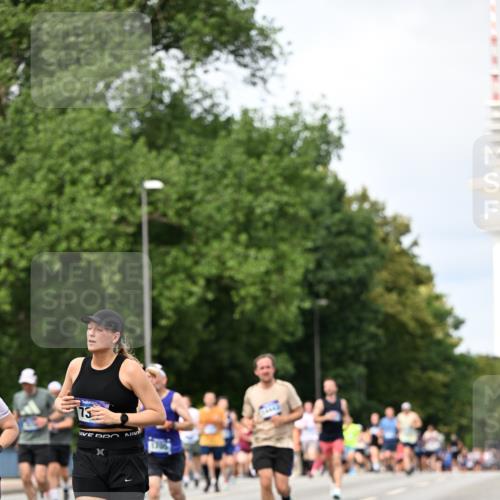 29.06.2025 - hella hamburg halbmarathon Dr. Thomas Lammeyer http://msf.ph/oto/8311676 29.06.2025 10:38:28 Kennedybrücke 1025, 1705, 1764, 1787, 2038, 2276, 2464, 2496, 2510, 2511, 2933, 3145, 3829, 4445, 4479, 4540, 4942, 5096, 5566, 5569, 5609, 5691, 6034, 6105, 6109, 6574, 6718, 6727, 6843, 7324, 7329, 7644, 8202, 8282, 9094, 9514, 10007, 10071, 10561, 10564, 10674, 11122, 11245, 11338, 11432 meine-sportfotos.de