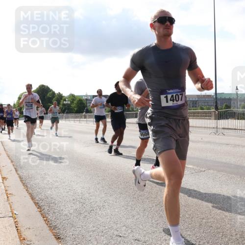 29.06.2025 - hella hamburg halbmarathon Lena Gebhardt http://msf.ph/oto/8311683 29.06.2025 09:47:11 Lombardsbrücke 16645, 474, 9508, 1407, 1002, 1053, 1396, 1407, 1411, 1577, 1910, 1959, 2121, 2228, 2563, 2774, 2836, 3005, 3783, 3790, 3935, 4246, 4740, 5193, 5660, 5961, 6032, 6305, 6473, 6915, 7080, 7466, 7622, 7831, 7867, 7972, 8323, 8366, 9171, 9376, 9508, 9519, 10477, 10771, 10927, 11055, 11370, 11806, 11898, 12137, 12204, 12899, 13148, 13199, 13493, 13494, 13729, 13771, 13972, 13991, 14069, 14385, 14459 meine-sportfotos.de