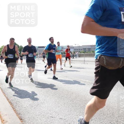 29.06.2025 - hella hamburg halbmarathon Lena Gebhardt http://msf.ph/oto/8311712 29.06.2025 09:59:51 Lombardsbrücke 18495, 15954, 1003, 1006, 1125, 1264, 1319, 1334, 1366, 1595, 1642, 1834, 1914, 1955, 2099, 2282, 2348, 2364, 2391, 2432, 2447, 2582, 2584, 2630, 2676, 2677, 2910, 3279, 3668, 3836, 4013, 4231, 4426, 4632, 4772, 4796, 4837, 5015, 5134, 5277, 5299, 5341, 5465, 6174, 6201, 6202, 6414, 6415, 6462, 6581, 6587, 7833, 8330, 8520, 8542, 8652, 8846, 8929, 9142, 9488, 9903, 9907, 9984, 10020, 10031, 11039, 11568, 11844 meine-sportfotos.de