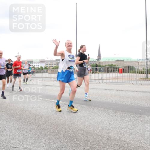 29.06.2025 - hella hamburg halbmarathon Lena Gebhardt http://msf.ph/oto/8311722 29.06.2025 10:56:32 Lombardsbrücke 18247, 3766, 2915, 5580, 146, 1047, 1113, 1738, 1909, 2095, 2143, 2307, 2887, 2915, 2991, 3257, 3418, 3438, 3516, 3517, 3520, 3614, 3675, 3676, 3953, 3987, 4083, 4094, 4118, 4354, 4773, 4836, 5237, 5438, 5580, 5693, 5757, 5911, 5944, 6348, 6349, 6690, 6968, 7025, 7028, 7090, 7307, 7381, 7711, 8005, 8108, 8150, 8305, 8517, 8606, 8766, 8939, 8943, 9172, 9210, 9383, 9435, 9606, 9910, 9948, 9953, 10555, 10569, 10571, 10740, 10784, 10987 meine-sportfotos.de