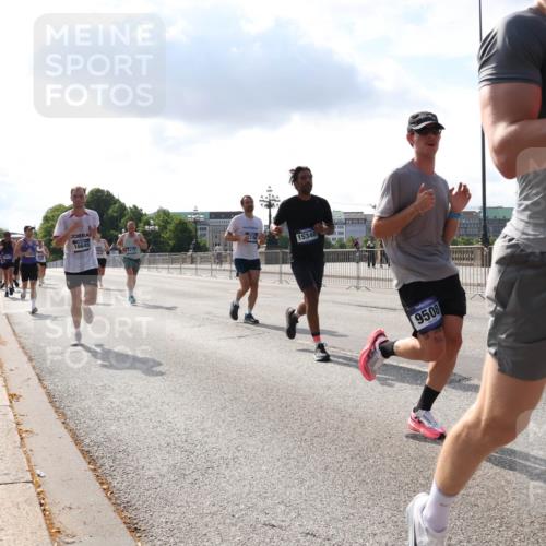 29.06.2025 - hella hamburg halbmarathon Lena Gebhardt http://msf.ph/oto/8311746 29.06.2025 09:47:11 Lombardsbrücke 16645, 6473, 15348, 9508, 1407, 1002, 1053, 1396, 1407, 1411, 1577, 1910, 1959, 2121, 2228, 2563, 2774, 2836, 3005, 3783, 3790, 3935, 4246, 4740, 5193, 5660, 5961, 6032, 6305, 6473, 6915, 7080, 7466, 7622, 7831, 7867, 7972, 8323, 8366, 9171, 9376, 9508, 9519, 10477, 10771, 10927, 11055, 11370, 11806, 11898, 12137, 12204, 12899, 13148, 13199, 13493, 13494, 13729, 13771, 13972, 13991, 14069, 14385, 14459 meine-sportfotos.de