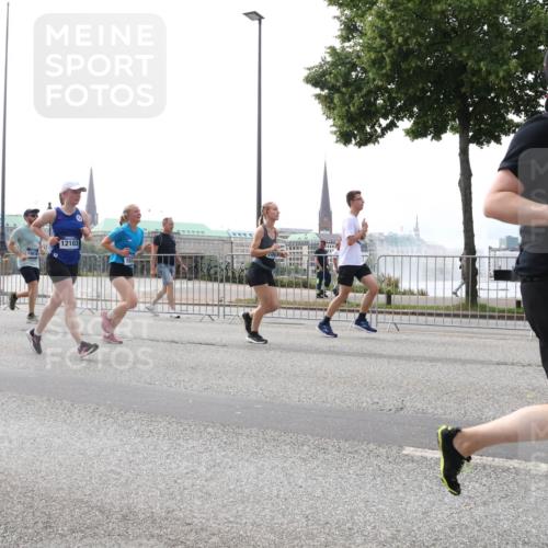 29.06.2025 - hella hamburg halbmarathon Lena Gebhardt http://msf.ph/oto/8311751 29.06.2025 10:37:18 Lombardsbrücke 14202, 17687, 12103, 1678, 1022, 1118, 1253, 1276, 1337, 1339, 1488, 1490, 1597, 1819, 1952, 1954, 2016, 2031, 2072, 2104, 2272, 2480, 2486, 2552, 2640, 3127, 3165, 3633, 3714, 3873, 3895, 4097, 4347, 4733, 5146, 5171, 5186, 5224, 5538, 5560, 5640, 5786, 5790, 5940, 6172, 6359, 6584, 6804, 6821, 6955, 7085, 7124, 7202, 7235, 7544, 7707, 7773, 7777, 7823, 8007, 8257, 8258, 8315, 8758, 8811, 8843, 8936, 8937, 9054, 9055, 9524, 12123 meine-sportfotos.de