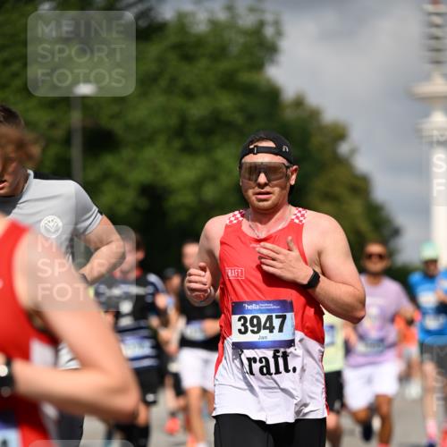 29.06.2025 - hella hamburg halbmarathon Dr. Thomas Lammeyer http://msf.ph/oto/8311767 29.06.2025 09:54:52 Kennedybrücke 1136, 1256, 1912, 1941, 1962, 2579, 2972, 3523, 3700, 3947, 4759, 4843, 4854, 4865, 4888, 4889, 5087, 5275, 5375, 5410, 6593, 6721, 6901, 7116, 7284, 7378, 7635, 7693, 8319, 9262, 9313, 9371, 9380, 9755, 9833, 9885, 10193, 10415, 10469 meine-sportfotos.de