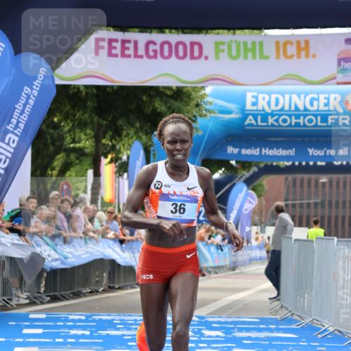 29.06.2025 - hella hamburg halbmarathon Strokosch-Dieckow http://msf.ph/oto/8311776 29.06.2025 10:11:55 Ziel 36 meine-sportfotos.de