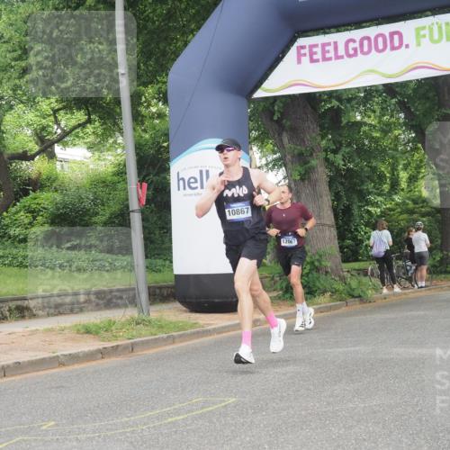 29.06.2025 - hella hamburg halbmarathon KatJ http://msf.ph/oto/8311820 29.06.2025 10:15:23 Zwischen KM18-KM19  meine-sportfotos.de
