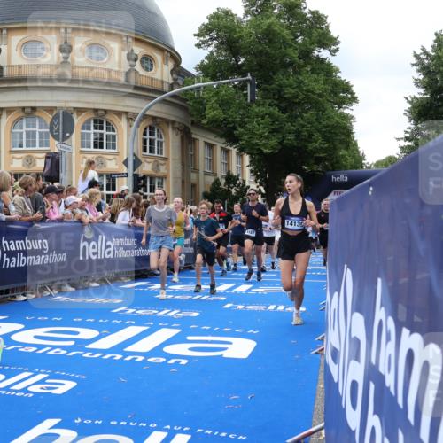 29.06.2025 - hella hamburg halbmarathon Strokosch-Dieckow http://msf.ph/oto/8311891 29.06.2025 10:57:11 Ziel 1387, 1877, 2417, 2676, 4167, 4261, 4940, 8585, 9577, 9884, 9934, 10383, 11590, 11612, 12014, 13691, 13750, 14139, 14408, 14588, 15110, 15229, 15664, 15726, 16625, 17617, 17660, 17779, 17848, 17993, 18208, 19184 meine-sportfotos.de