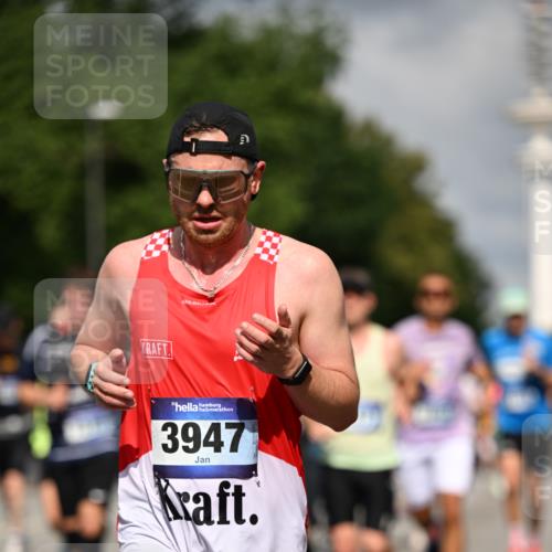 29.06.2025 - hella hamburg halbmarathon Dr. Thomas Lammeyer http://msf.ph/oto/8311912 29.06.2025 09:54:52 Kennedybrücke 1136, 1256, 1912, 1941, 1962, 2579, 2972, 3523, 3700, 3947, 4759, 4843, 4854, 4865, 4888, 4889, 5087, 5275, 5375, 5410, 6593, 6721, 6901, 7116, 7284, 7378, 7635, 7693, 8319, 9262, 9313, 9371, 9380, 9755, 9833, 9885, 10193, 10415, 10469 meine-sportfotos.de
